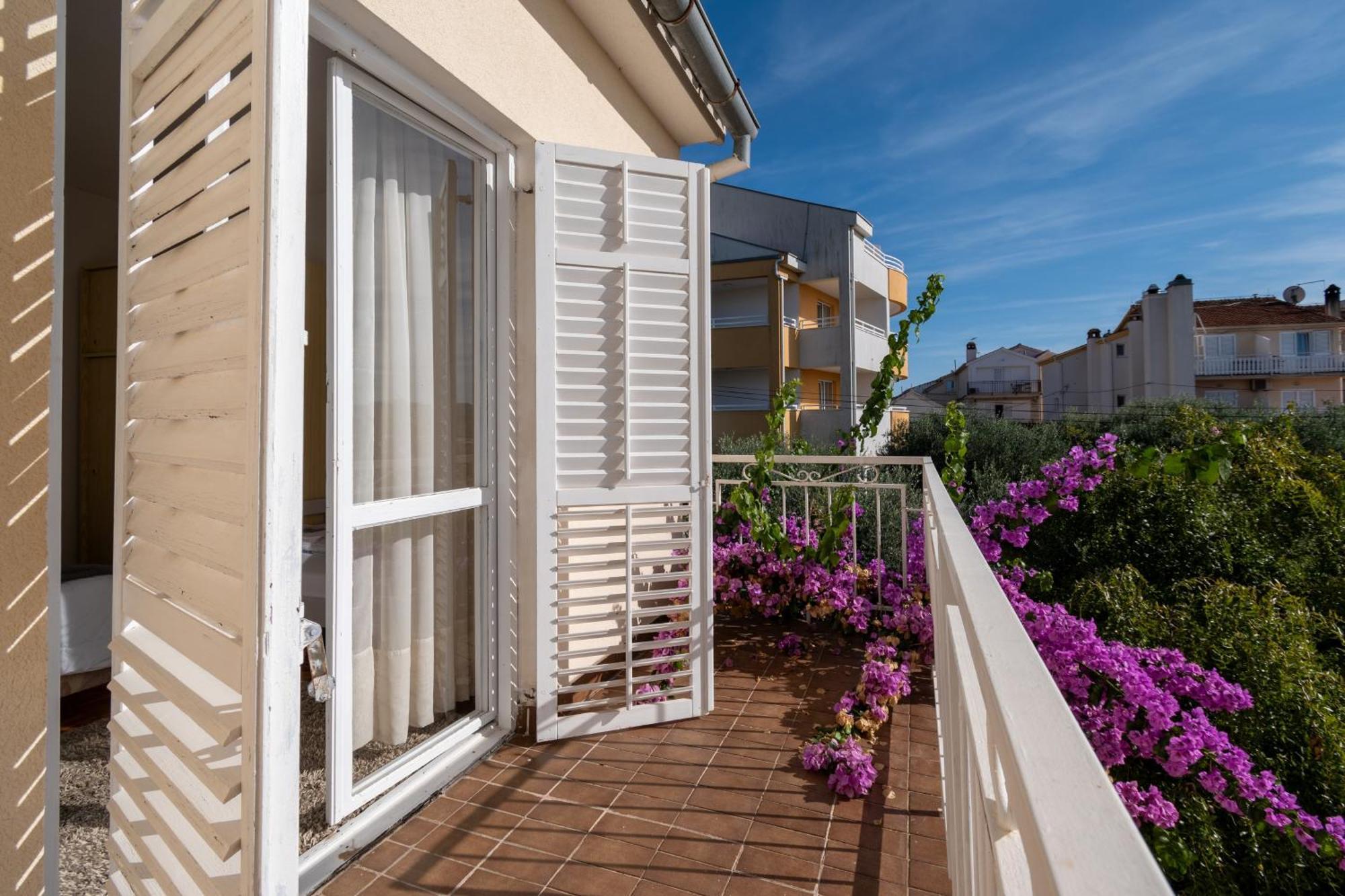 Apartments By The Sea Sukosan, Zadar - 5863 外观 照片